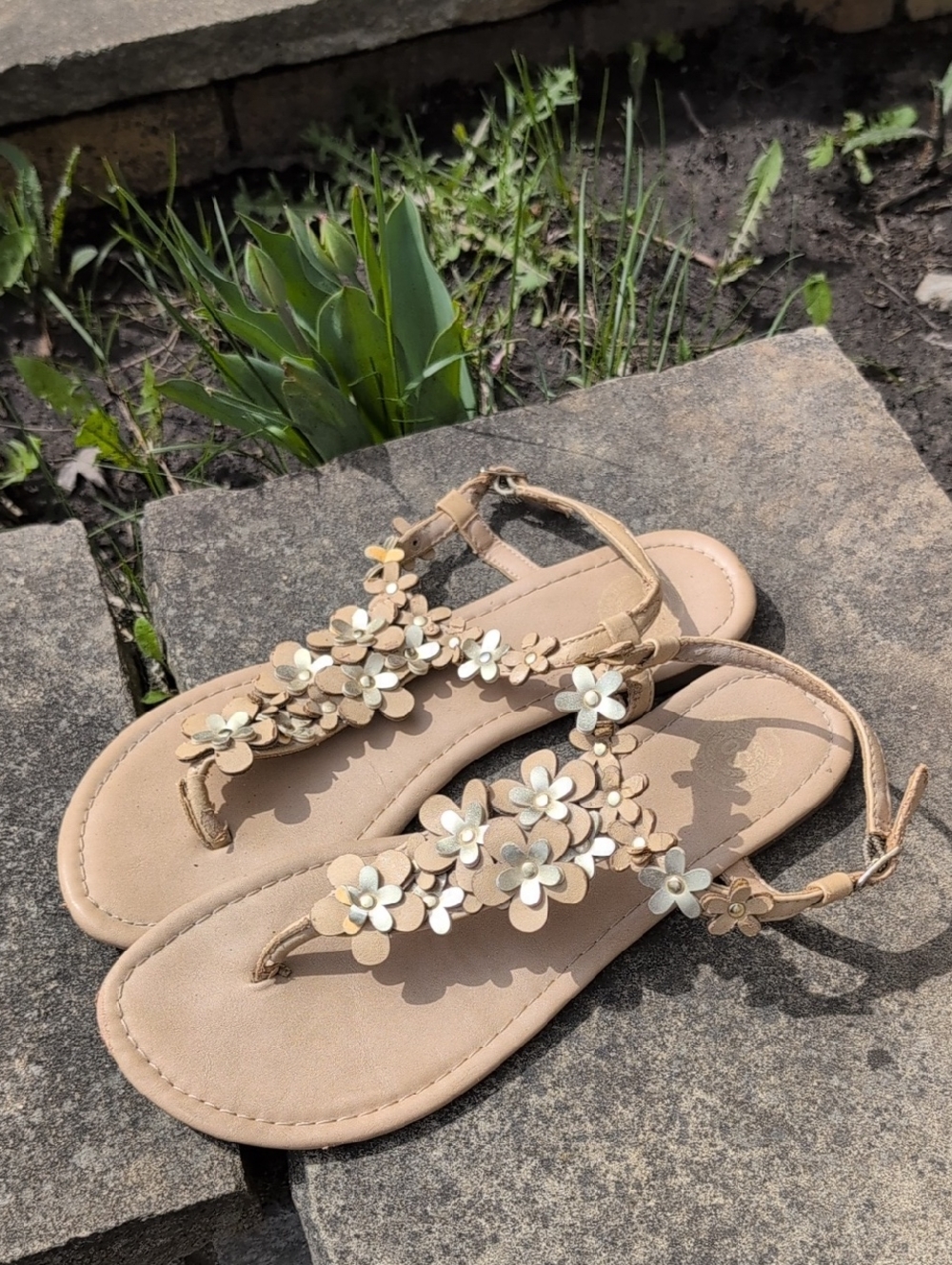 5/$20 Beige Floral T-Strap Women's Sandals - Casual Summer Flats